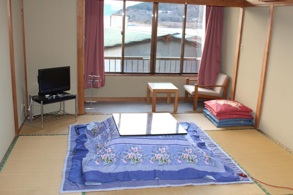 Sugakuso Hotell Yamanakako Exteriör bild